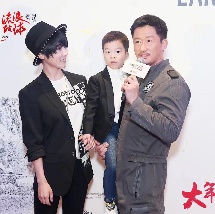 他揉捏她两乳不停呻吟在线播放